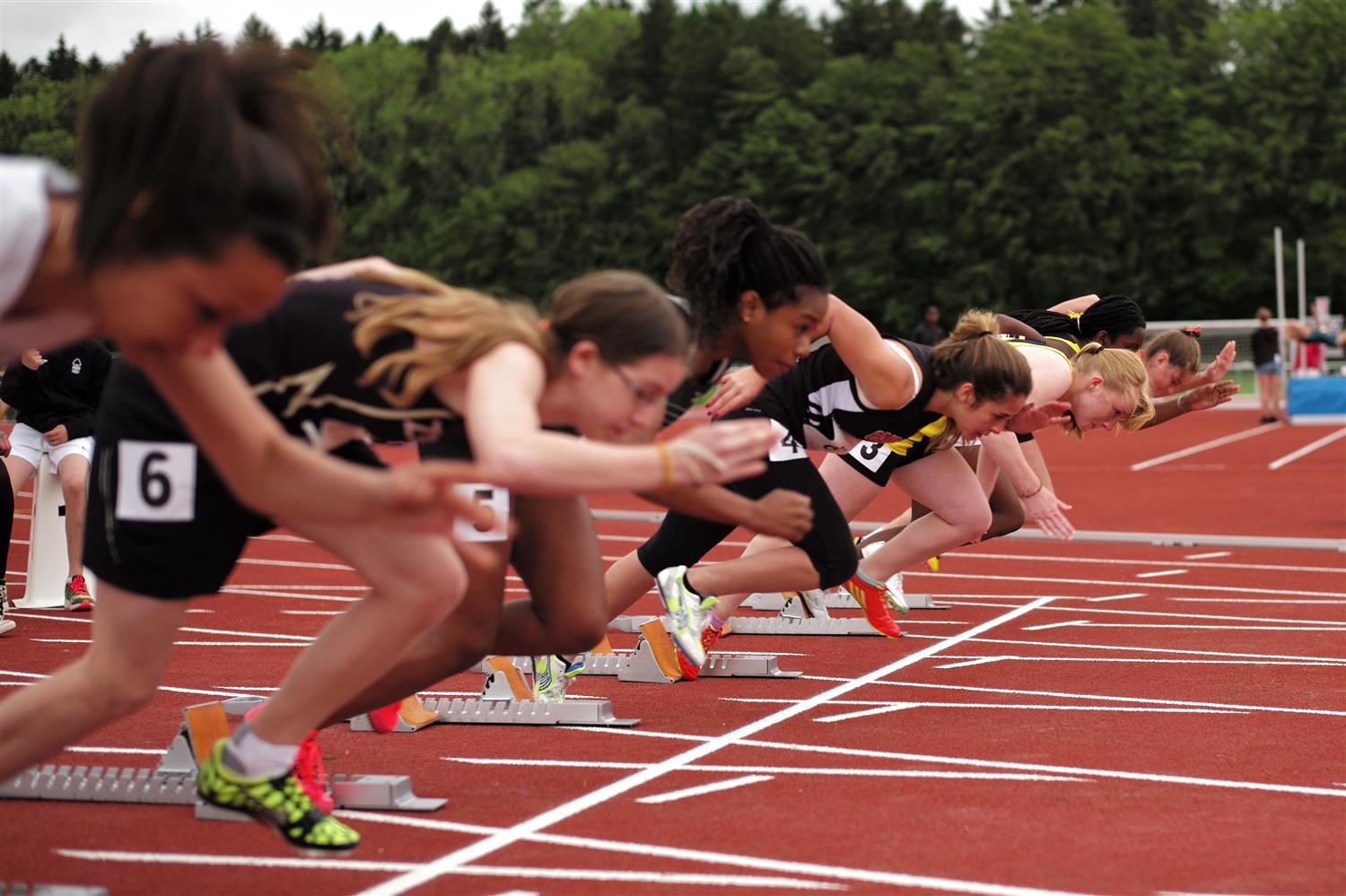 students racing